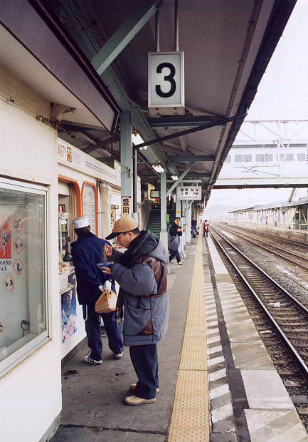 八戸駅
(433×620pixel,54.7KB)