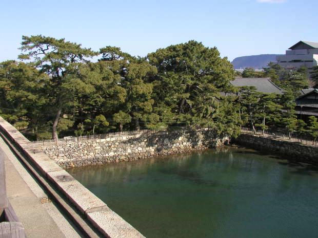 高松・玉藻公園
(620×465pixel,87.3KB)