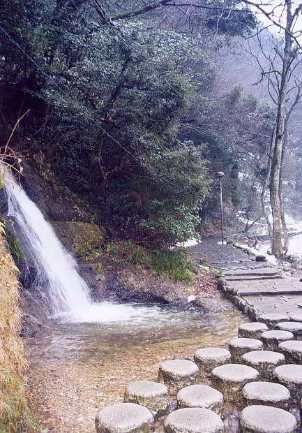 山中温泉・冬
(433×620pixel,74.5KB)